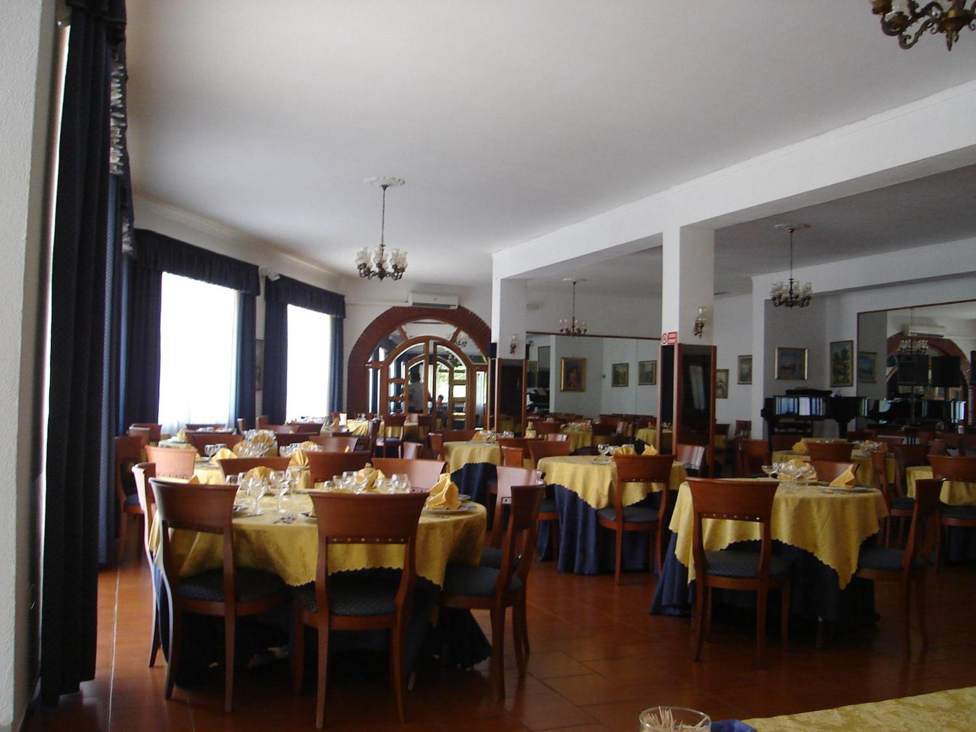 Hotel Eden Perdifumo Bagian luar foto