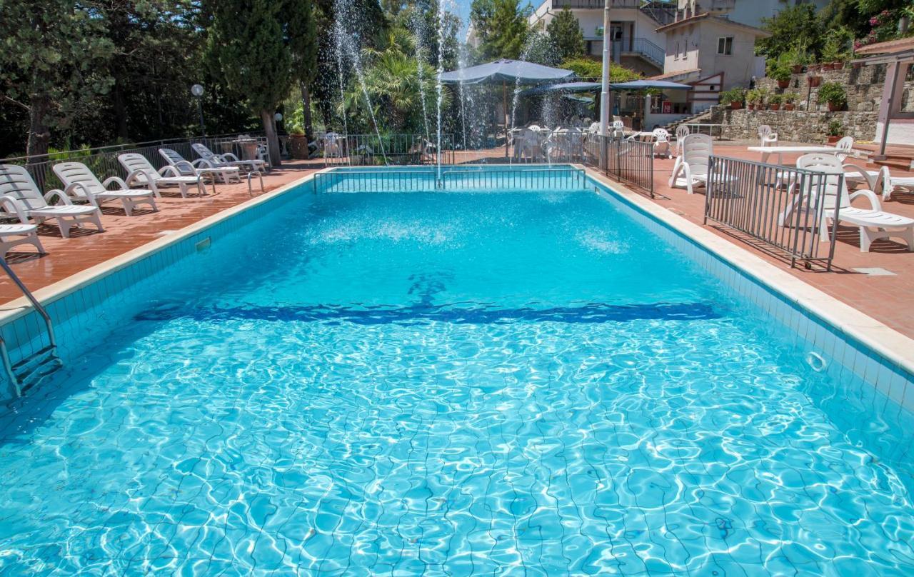 Hotel Eden Perdifumo Bagian luar foto